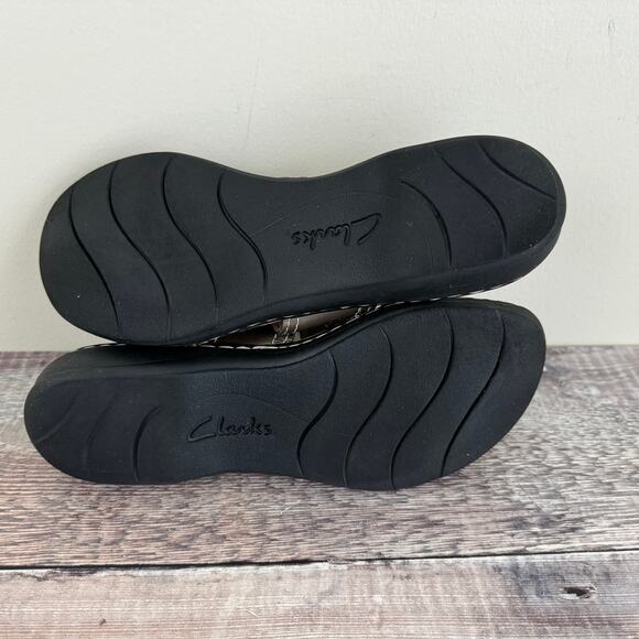 Clarks Bendable Sandals Womens 9M Beaded 2 Strap Taupe Brown Gray Slides READ - Picture 7 of 13